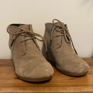 Toms Ladies Suede Bootie Wedge 7.5